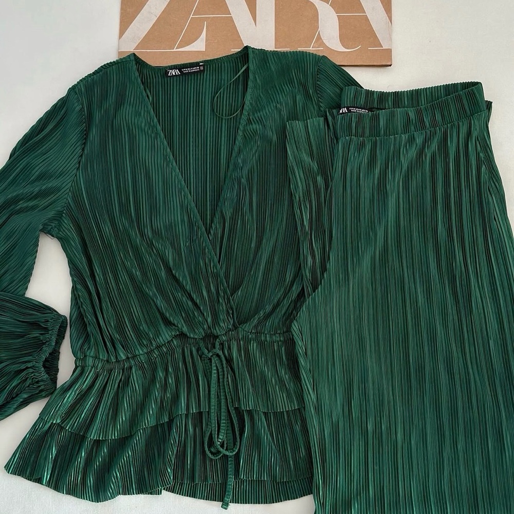 Zara emerald green pleated co-ord set Size Large - Picture 2 of 3